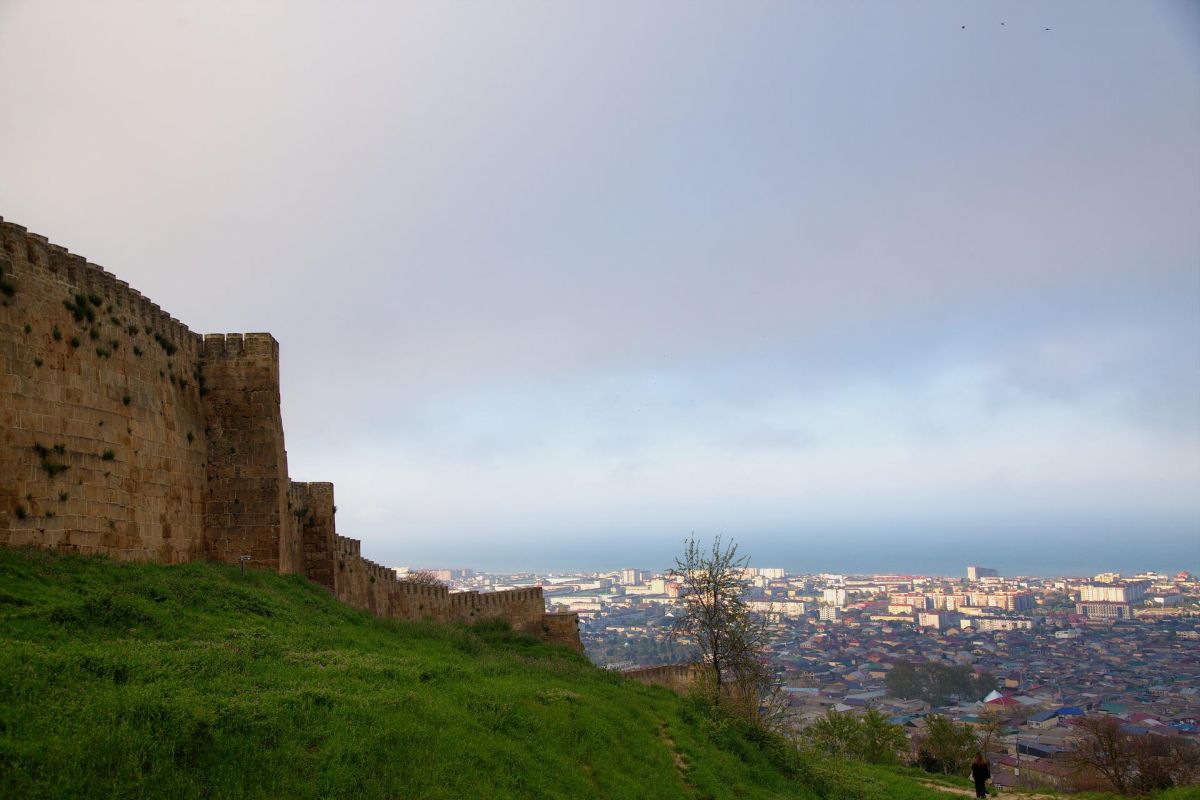 Дербент и "Лунь"