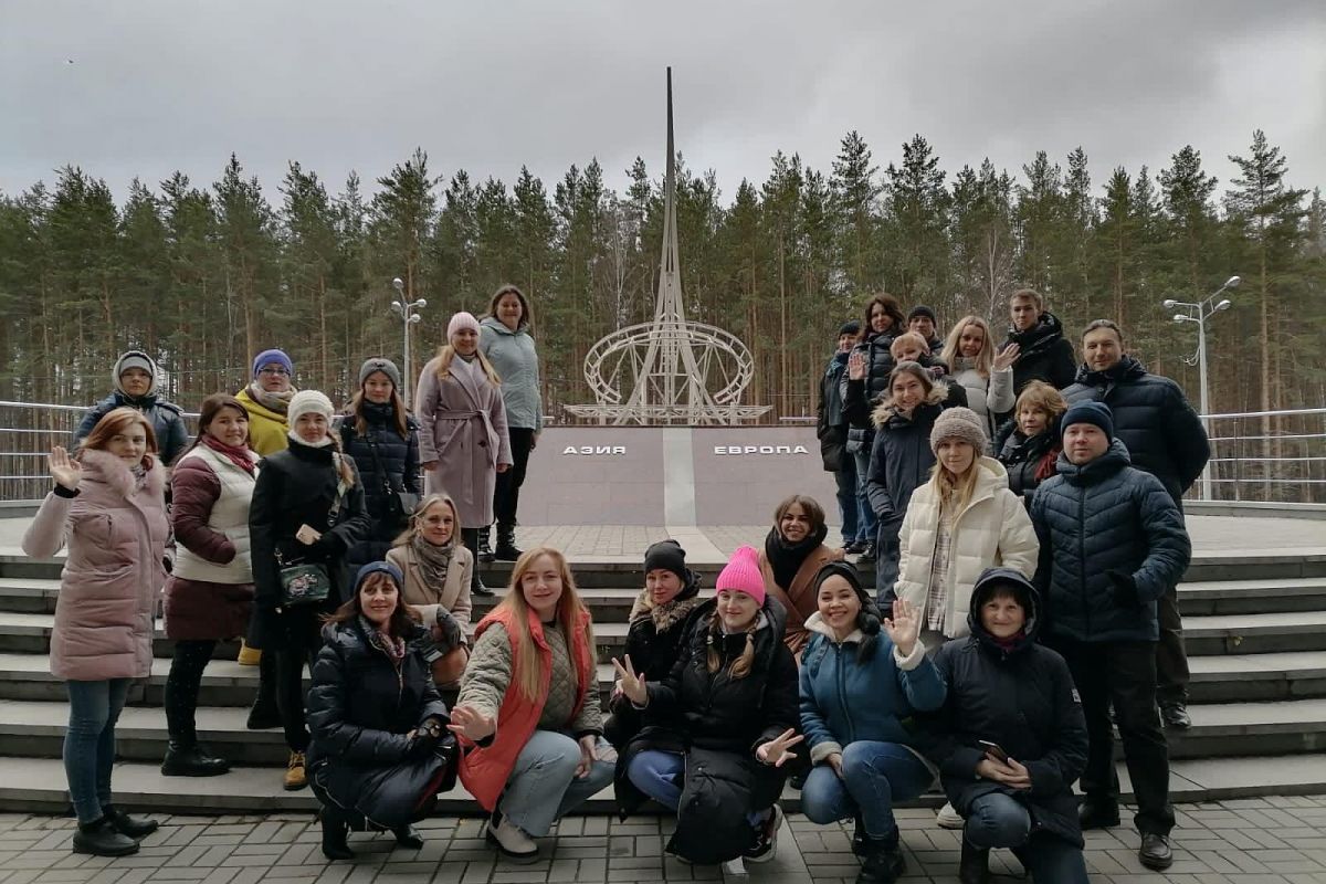 Тур в Екатеринбург из Тюмени (Ново-Тихвинский монастырь, музей Камнерезного и ювелирного дела, мастер-класс, обзорная, завтрак и обед.)