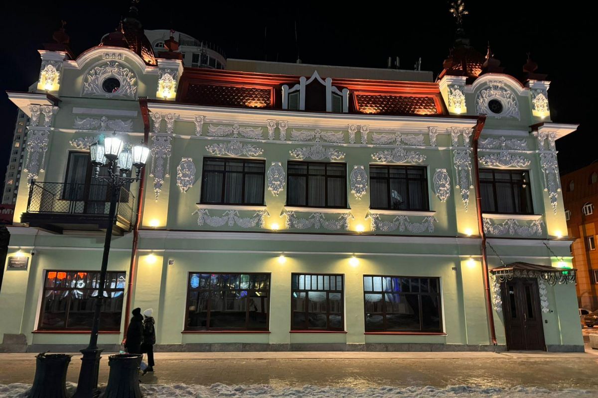 Тур в Екатеринбург из Тюмени (Ново-Тихвинский монастырь, музей Камнерезного и ювелирного дела, мастер-класс, обзорная, завтрак и обед.)