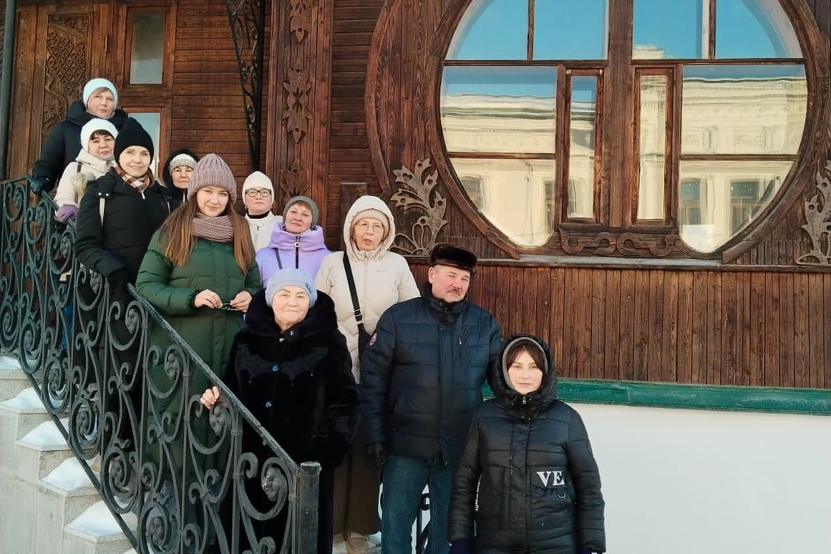 Тур в Екатеринбург из Тюмени (Ново-Тихвинский монастырь, музей Камнерезного и ювелирного дела, мастер-класс, обзорная, завтрак и обед.)