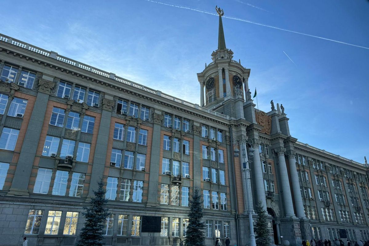 Тур в Екатеринбург из Тюмени (Ново-Тихвинский монастырь, музей Камнерезного и ювелирного дела, мастер-класс, обзорная, завтрак и обед.)
