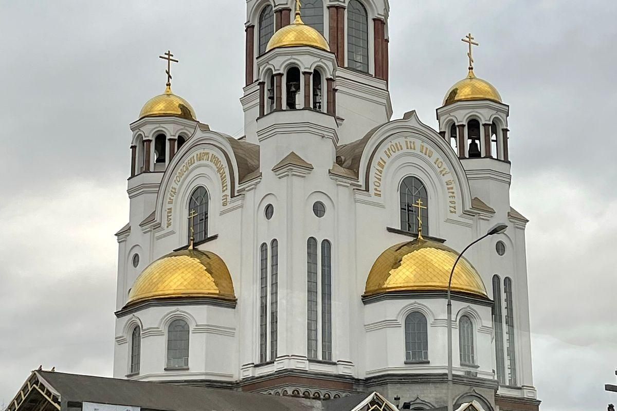 Тур в Екатеринбург из Тюмени (Ново-Тихвинский монастырь, музей Камнерезного и ювелирного дела, мастер-класс, обзорная, завтрак и обед.)
