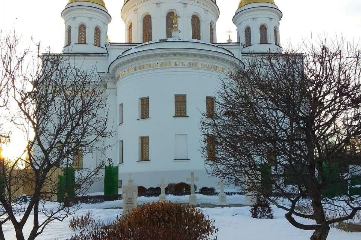 Тур в Екатеринбург из Тюмени (Ново-Тихвинский монастырь, музей Камнерезного и ювелирного дела, мастер-класс, обзорная, завтрак и обед.)