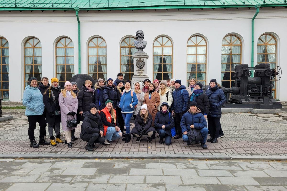 Тур в Екатеринбург из Тюмени (Ново-Тихвинский монастырь, музей Камнерезного и ювелирного дела, мастер-класс, обзорная, завтрак и обед.)